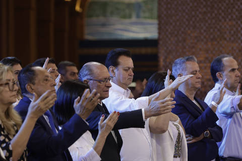 https://f.i.uol.com.br/fotografia/2025/10/12/176027463468eba8ca022df_1760274634_3x2_th.jpg