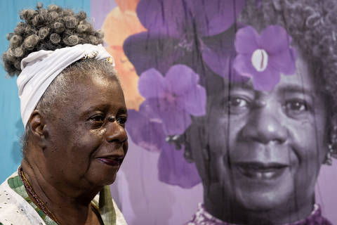 RIO DE JANEIRO, RJ, BRASIL, 19-11-2025: Retrato da escritora Conceição Evaristo, durante abertura da Flup, principal festa literária nascida nas periferias brasileiras. Esse ano a abertura acontece no viaduto de Madureira, na zona norte do Rio de Janeiro. O evento, que acontece durante 9 dias, também concentra algumas das mais relevantes discussões sobre cultura negra e antirracismo neste mês da Consciência Negra. (Foto: Eduardo Anizelli/Folhapress, ILUSTRADA) ORG XMIT: ABERTURA DA FLUP - RJ
