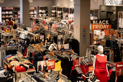 SÃ0 PAULO - SP - BRASIL - 25.11.2025 - 15H00: LOJAS TORRA. Movimentação de clientes na Loja Torra da Rua Direita, no centro da cidade.  (Foto: Adriano Vizoni/Folhapress, MERCADO) *** EXCLUSIVO FSP ***